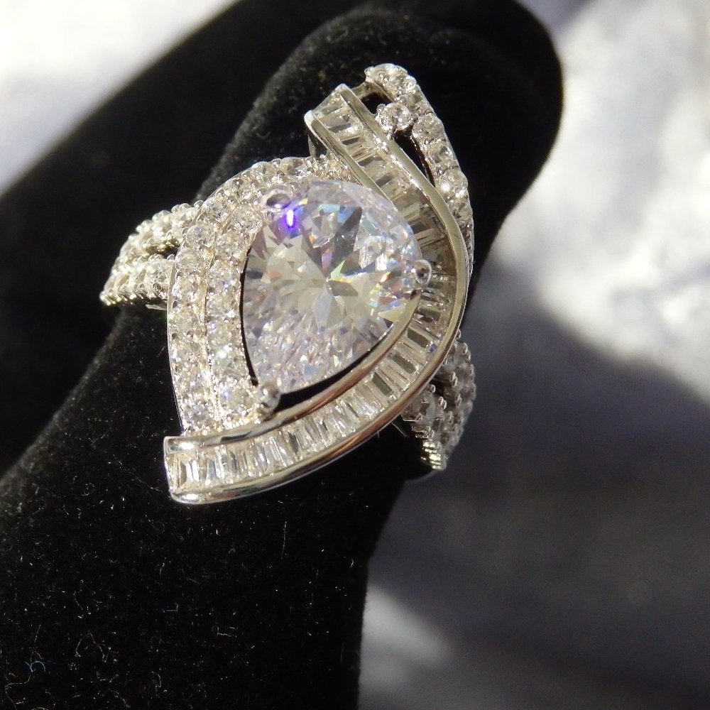 STATEMENT RING Sz 7.  SOLD